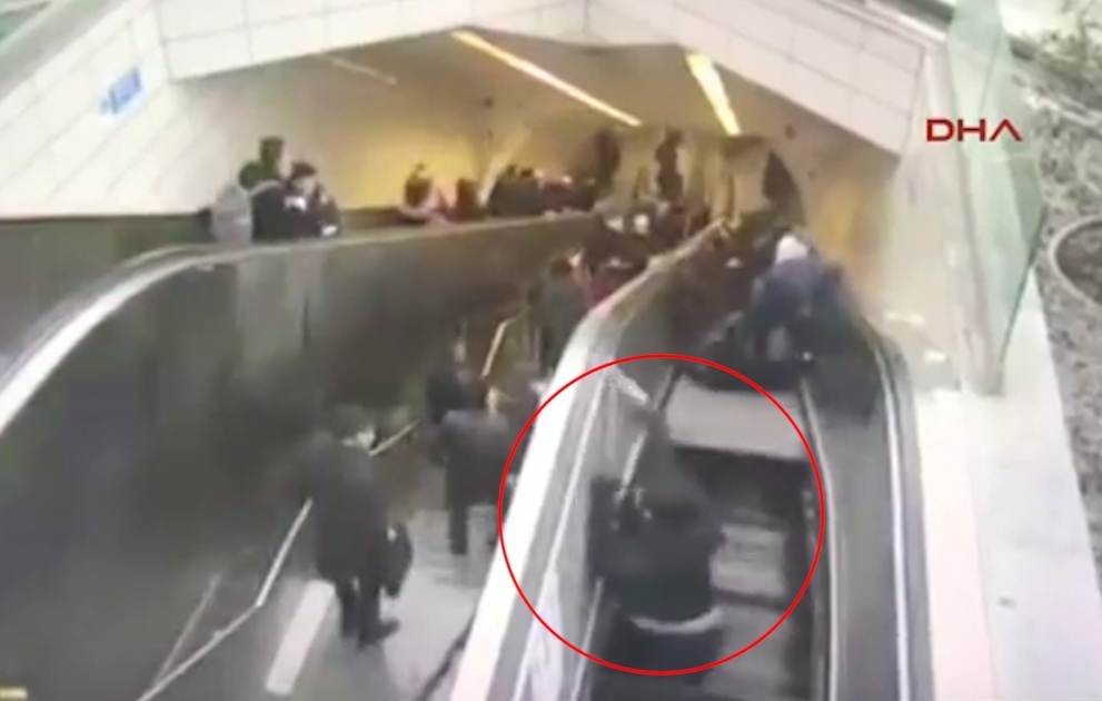 Türkiyədə eskalatorun çökmə anı kameralarda