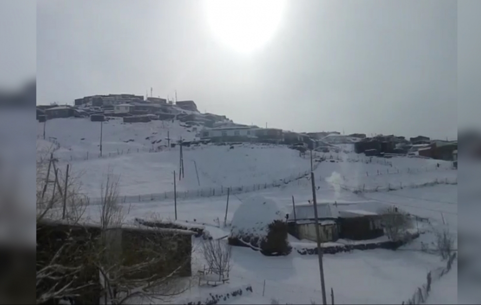 26 cm snow falls in Khinalig
