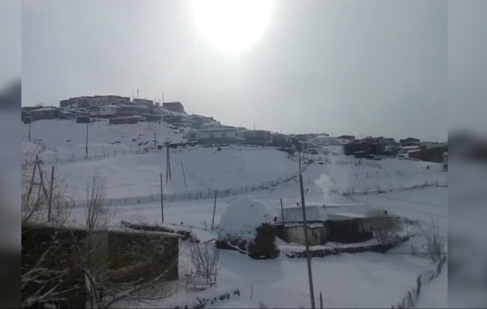 Im Dorf Khinalyg fiel 26  Zentimeter Schnee