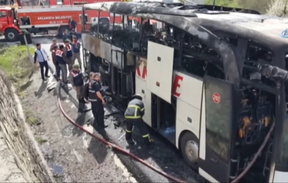 Türkiyədə avtobus yandı - 12 nəfər xilas edildi