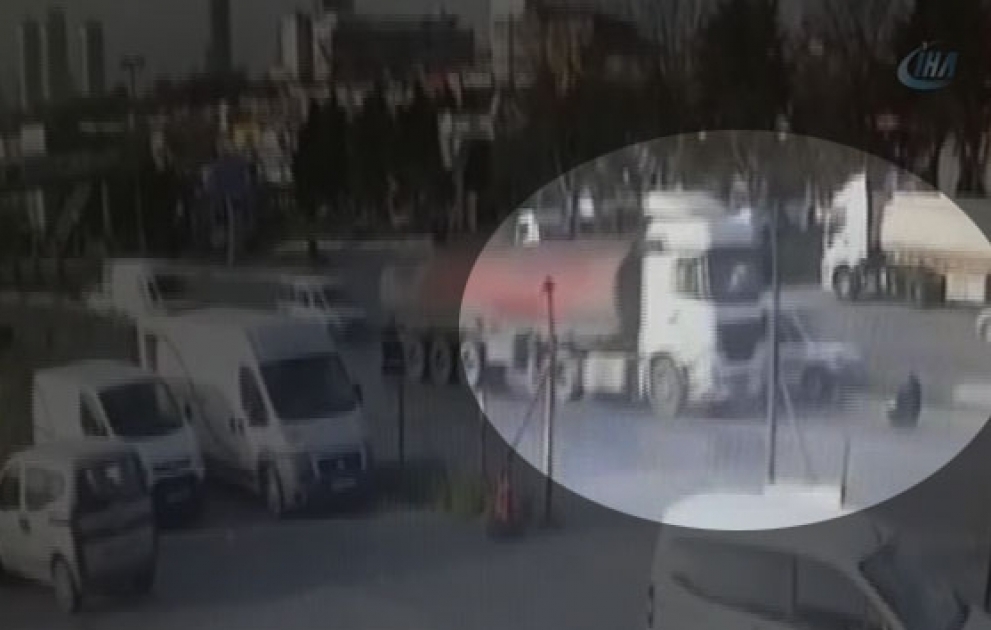 İstanbulda yanacaqdaşıyan maşın aşıb
