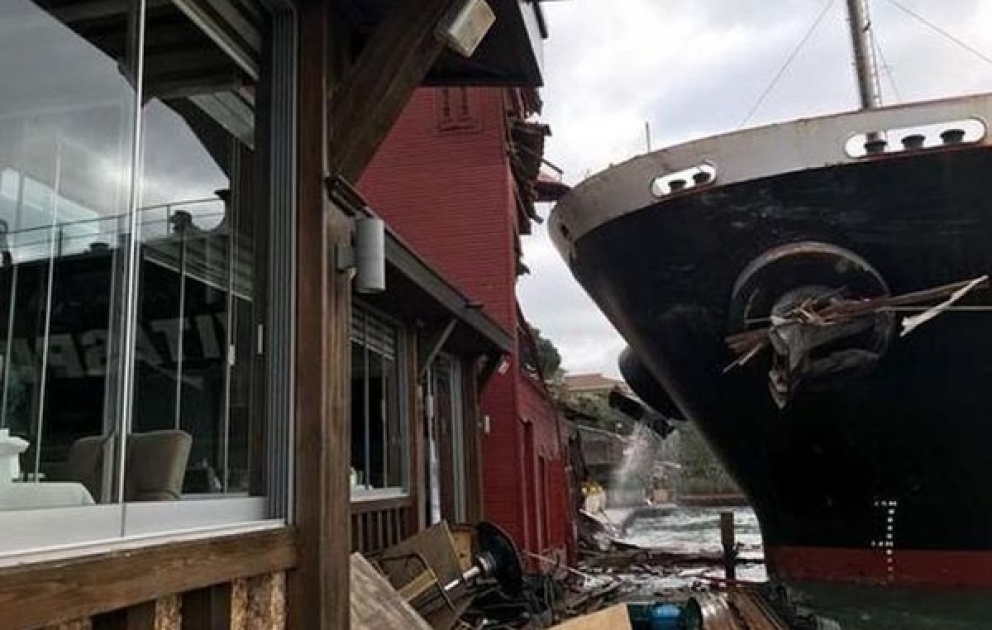 İstanbul boğazında gəmilərin hərəkəti dayandırılıb