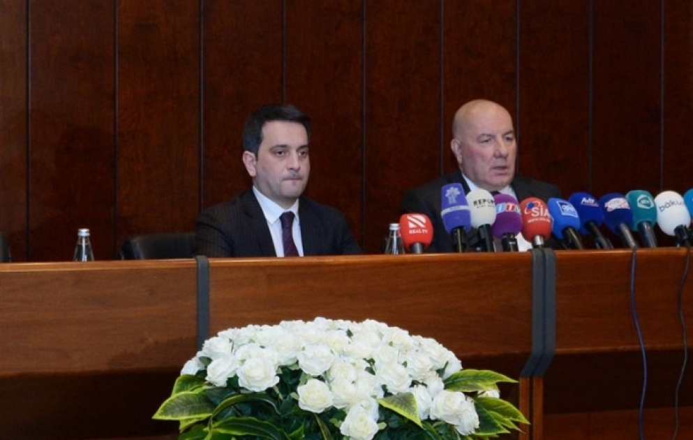Elman Rüstəmov: manatın zəifləməsi üçün heç bur fundamental fakt yoxdur