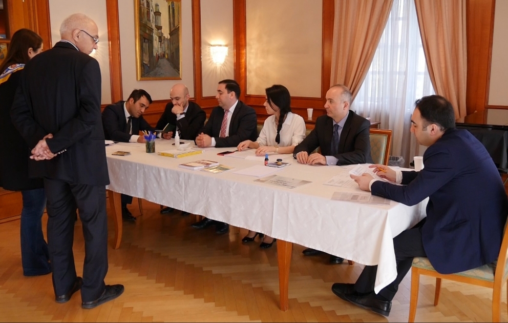 Vyanada yaradılan seçki məntəqəsində səsvermə prosesində fəallıq müşahidə olunur