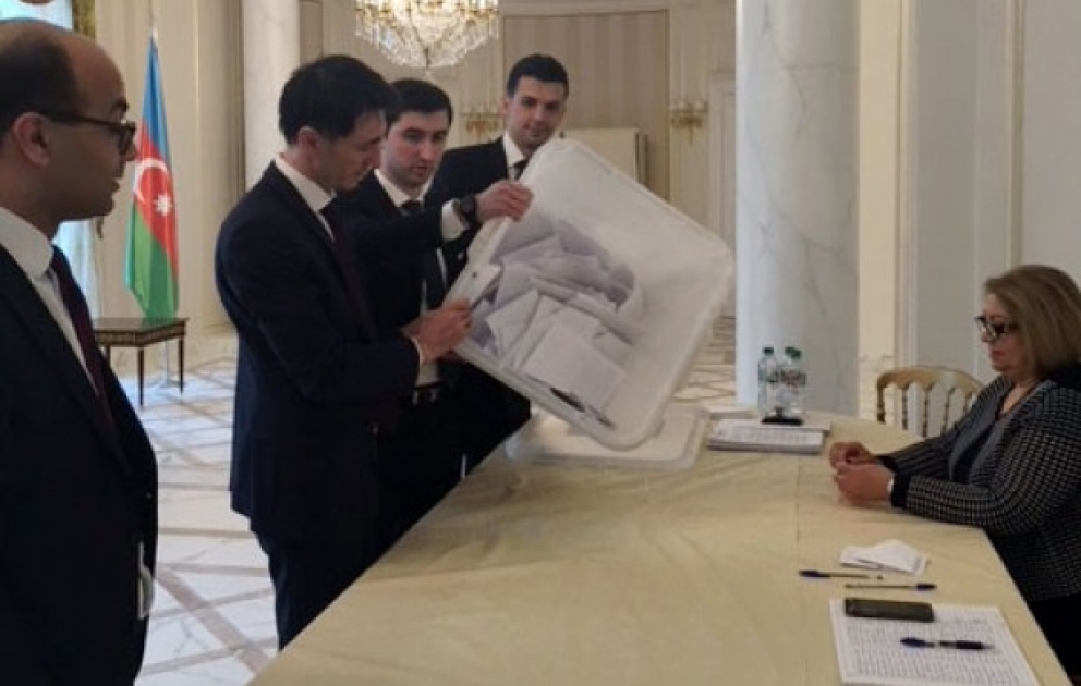 Azərbaycanın Parisdəki Mədəniyyət Mərkəzində prezident seçkiləri ilə bağlı səsvermə başa çatib