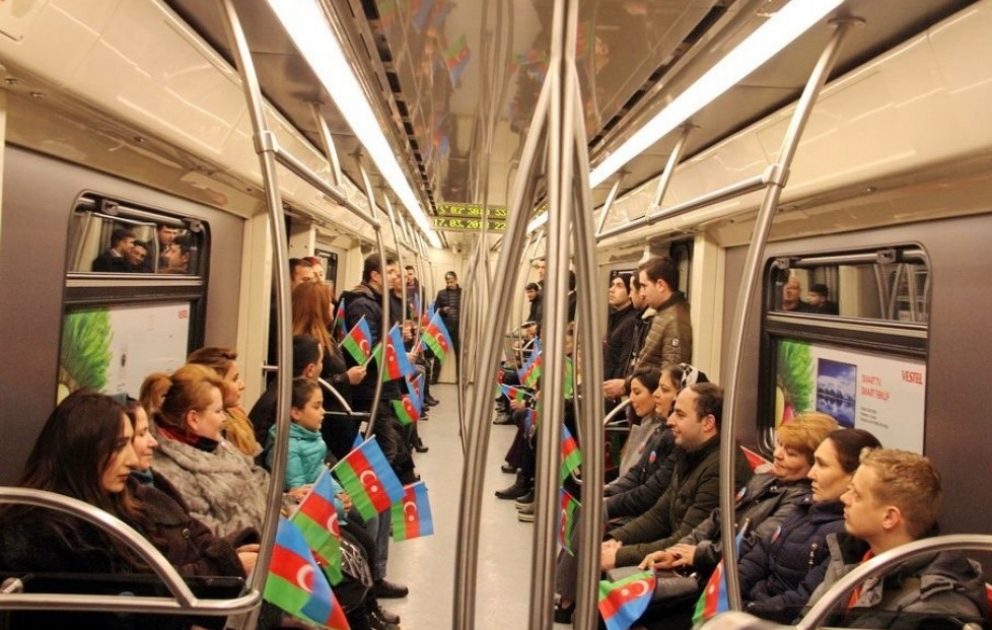 Bakı metrosunda Xalq Cümhuriyyətinin 100 illiyinə həsr olunan aksiya keçirilib