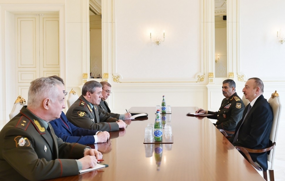 Le président Ilham Aliyev reçoit une délégation menée par le chef d’état-major de l’armée russe
