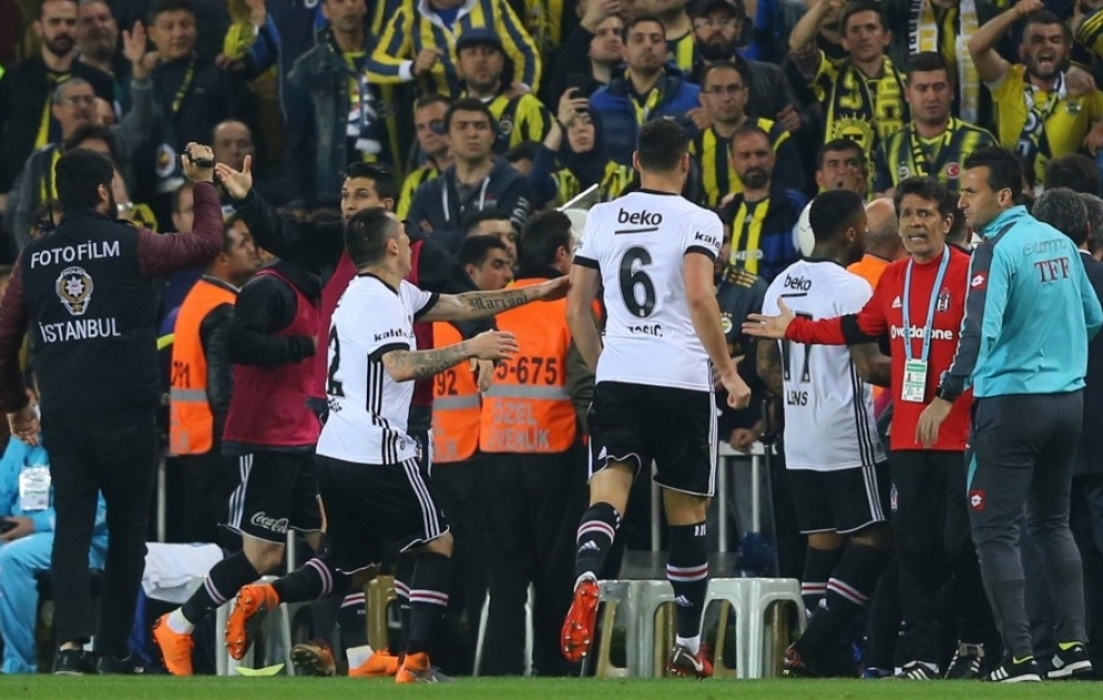 Türkiyə Kubokunda “Fənərbağça”-“Beşiktaş” oyunu yarımçıq dayandırılıb