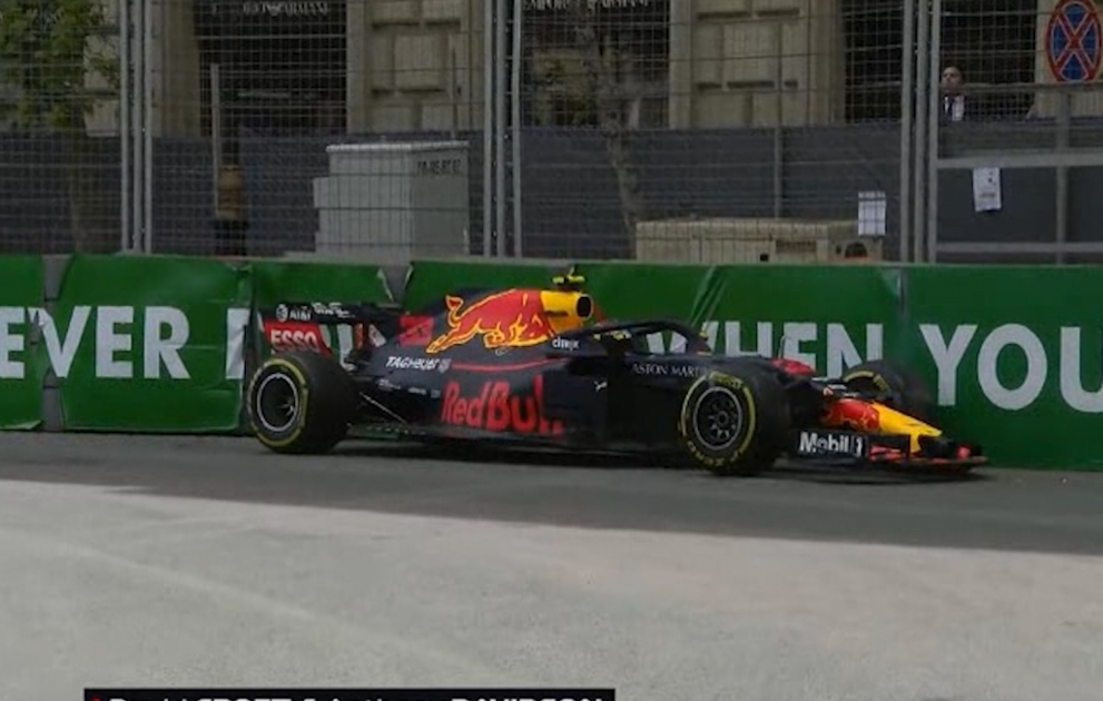 “Red Bull Racing” komandasının pilotu Maks Ferstappen mübarizəni dayandırıb