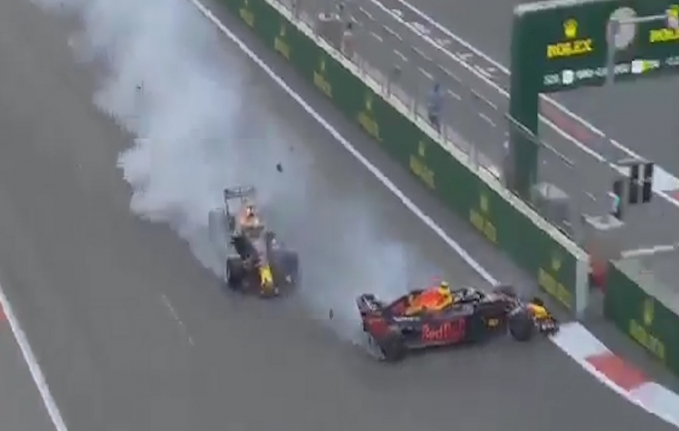 Formula 1: “Red Bull Racing” komandasının bolidləri toqquşaraq mübarizədən kənarlaşıblar