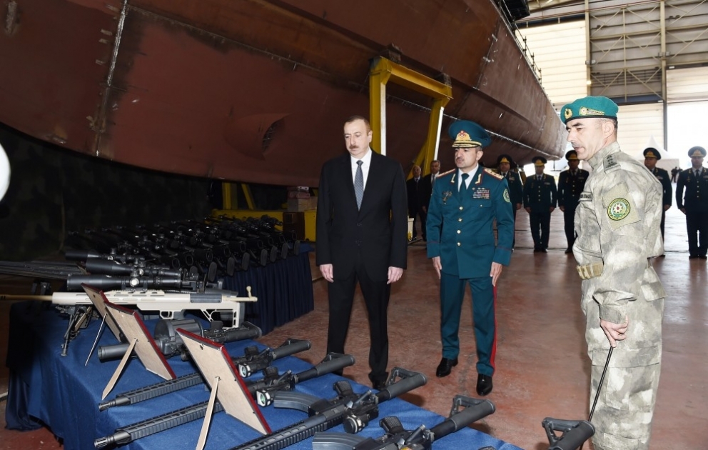 Prezident İlham Əliyev yeni inşa edilmiş “Tufan” tipli sərhəd gözətçi gəmisi ilə tanış olub