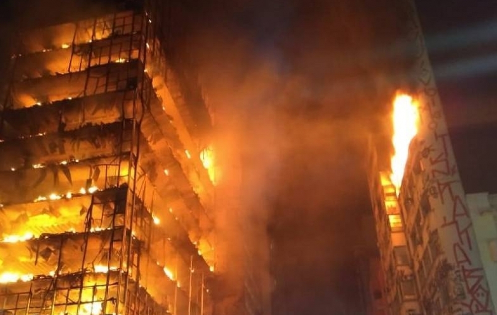 В Сан-Паулу рухнула горящая многоэтажка