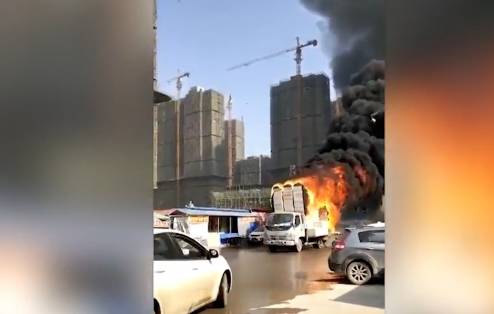 Yanan yük maşını panika yaratdı