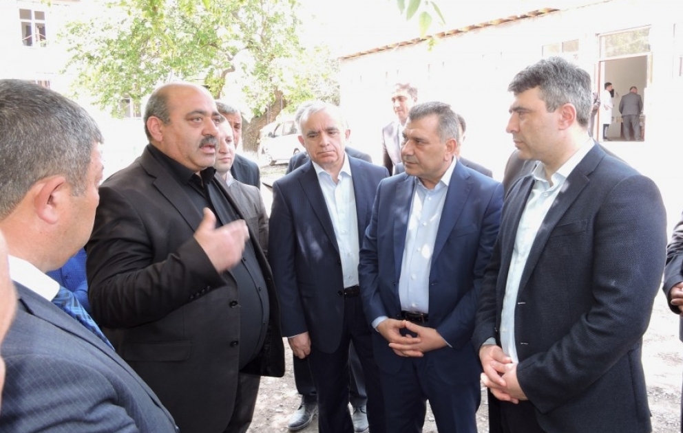 Kənd təsərrüfatı naziri Qax Damazlıq İpəkçilik Stansiyasında görülən işlərlə tanış olub