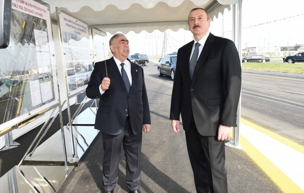 Präsident Ilham Aliyev weiht neu gebautes Straßentunnel und Zufahrtswege in Baku ein