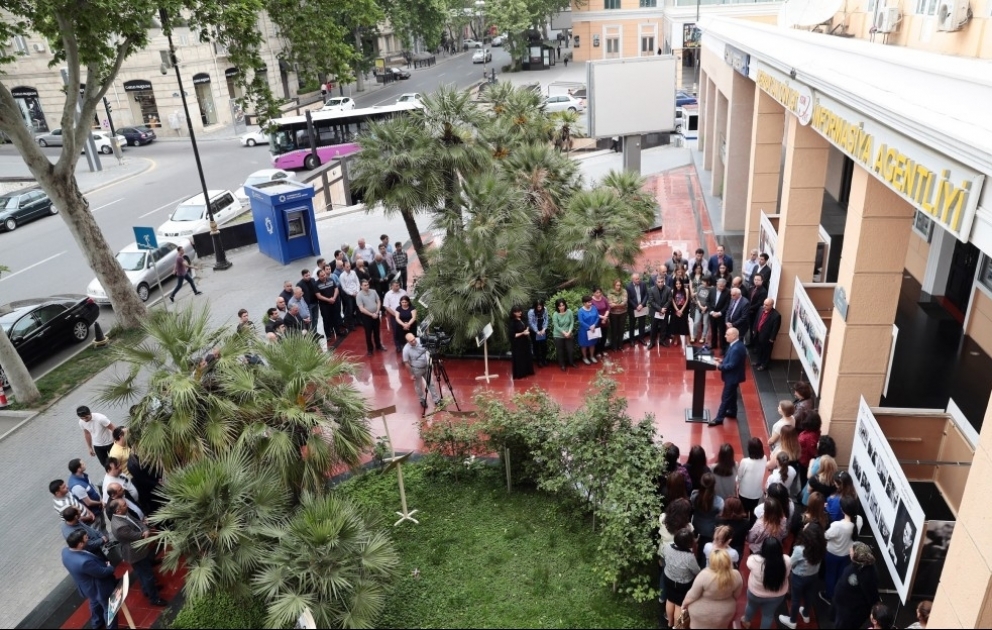 AZƏRTAC-da ulu öndər Heydər Əliyevin 95 illiyinə həsr olunmuş fotosərgi açılıb