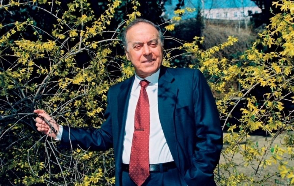 Heydər Əliyev - böyük dövlət xadimi, siyasət nəhəngi, tarixi və əfsanəvi şəxsiyyət