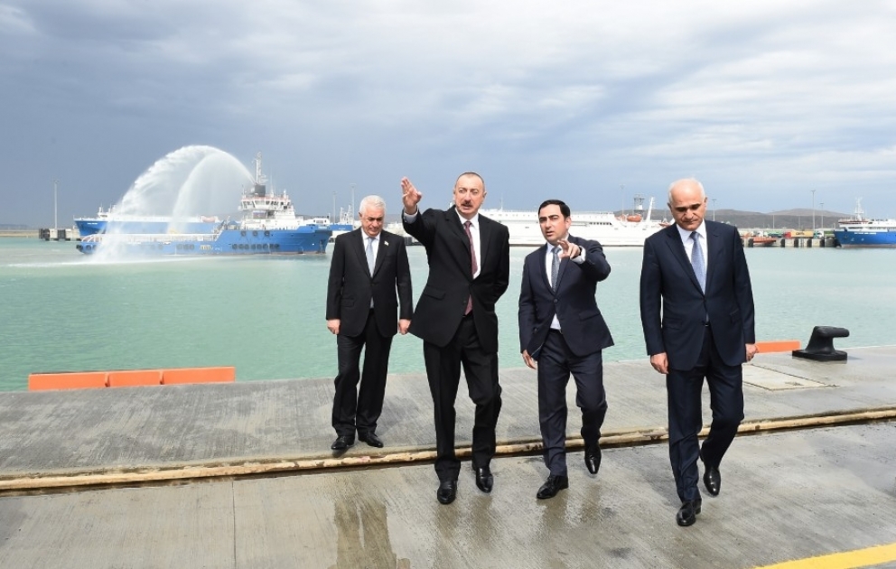 Le président de la République inaugure le Port de commerce maritime international de Bakou