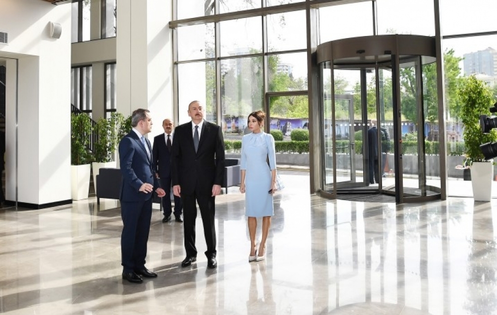 Президент Ильхам Алиев принял участие в открытии нового здания Современного образовательного комплекса имени Гейдара Алиева в Баку