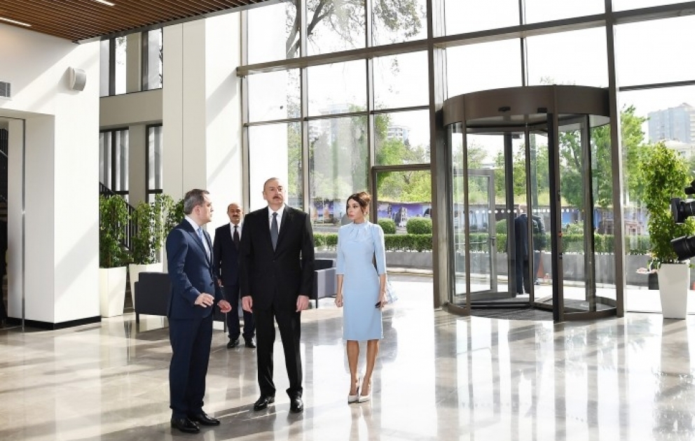 Le président Ilham Aliyev a inauguré le nouveau bâtiment du Complexe scolaire moderne Heydar Aliyev à Bakou