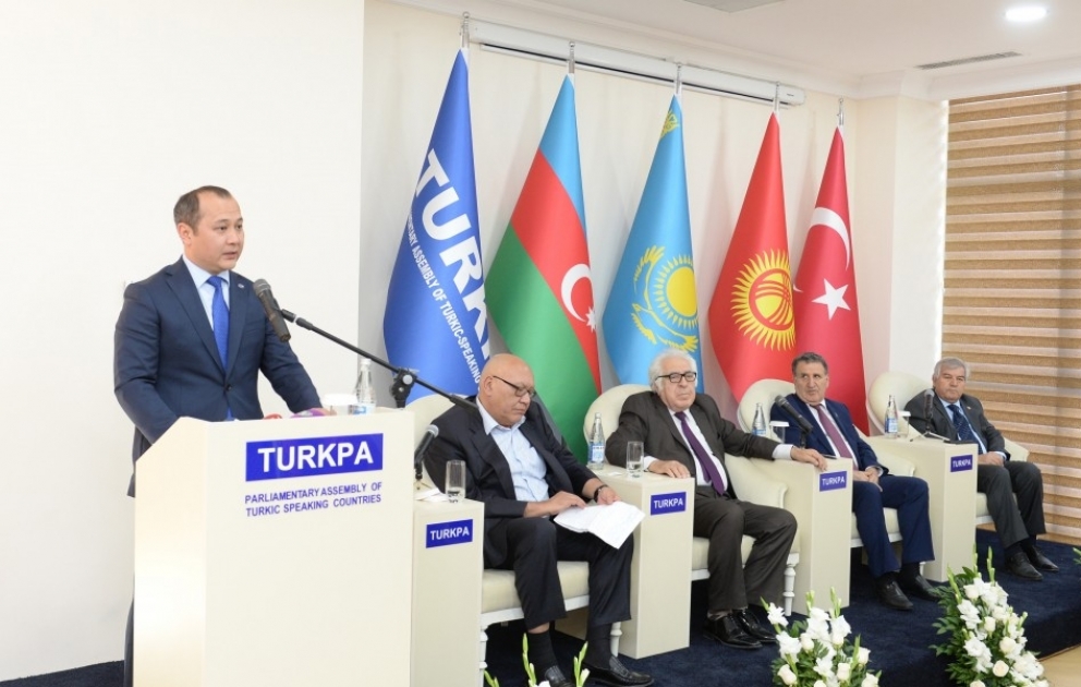 Türk dünyasının böyük yazıçısı Çingiz Aytmatov Bakıda yad olunub