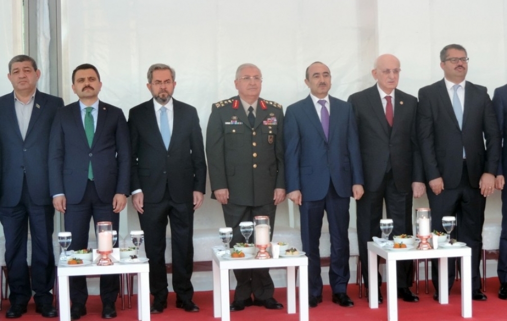Ankaradakı Heydər Əliyev Parkında Azərbaycan Xalq Cümhuriyyətinin və Silahlı Qüvvələrimizin yaranmasının 100 illiyi təntənə ilə qeyd olunub