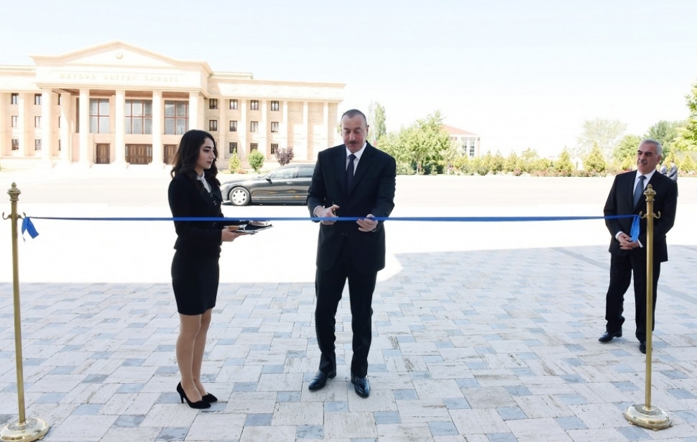 Staatspräsident Ilham Aliyev weiht neu gebautes Lehrerinstitut in Nachitschewan ein