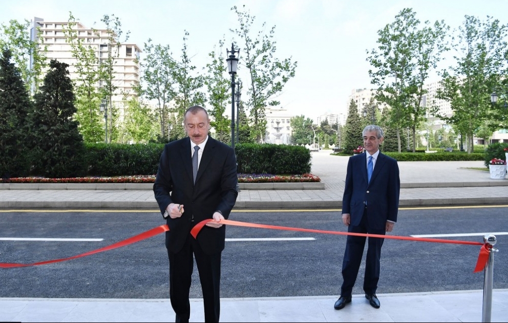 Präsident Ilham Aliyev weiht Verwaltungsgebäude der Partei Neues Aserbaidschan ein