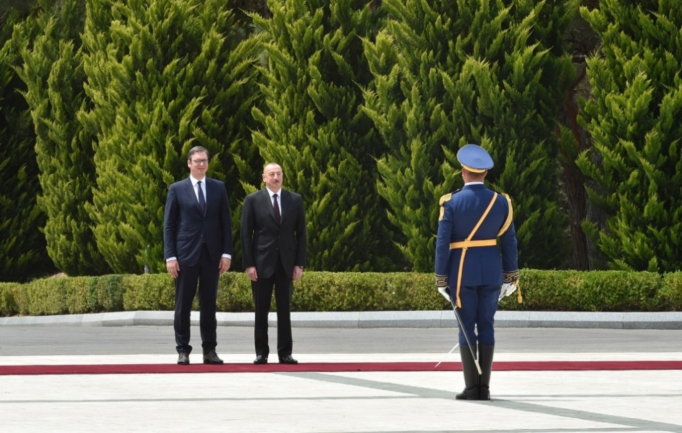 Offizieller Empfang von Präsident Serbiens Aleksandar Vučić in Baku