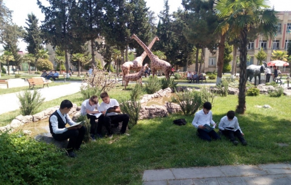 Xaçmazda keçirilən “Kitab bayramı”nda 2500-dən çox kitab nümayiş olunub