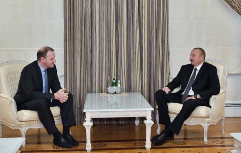 Präsident Ilham Aliyev empfängt Microsoft-Vizepräsident für Mittel- und Osteuropa