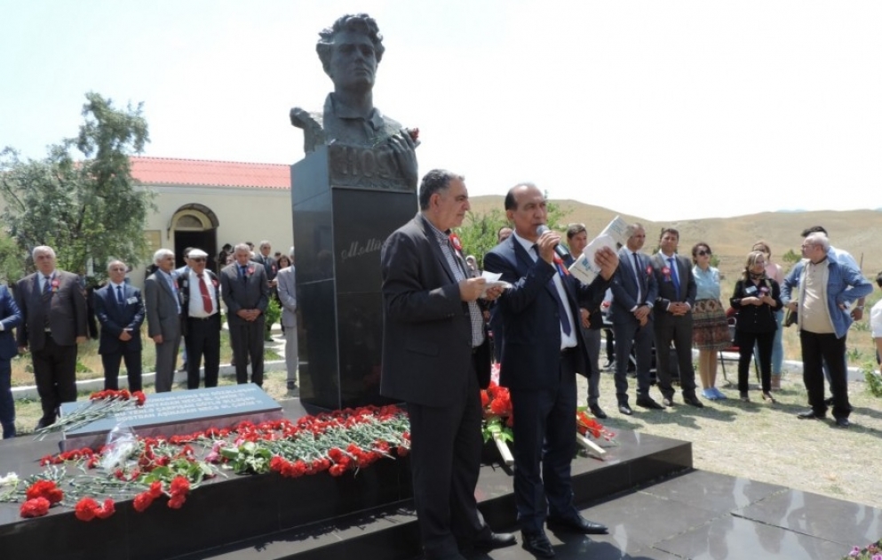 Mikayıl Müşfiqin doğum günü Xızıda qeyd olunub