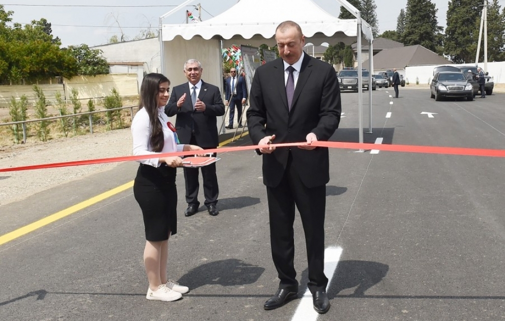 Prezident İlham Əliyev Goranboyda Dəliməmmədli-Muzdurlar-Qırıqlı avtomobil yolunun açılışını edib