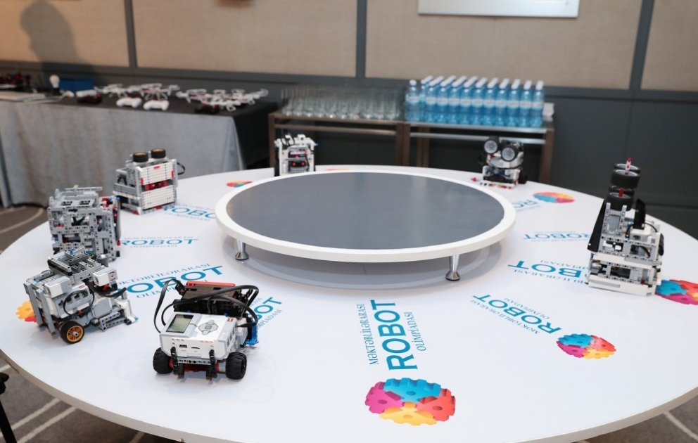 Məktəblilərarası ikinci robot olimpiadasının qalibləri mükafatlandırılıb