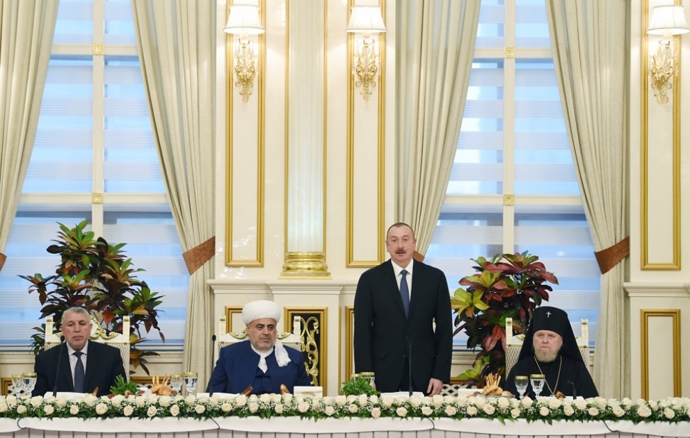 Ramadan 2018: le président Ilham Aliyev a participé à un repas d’iftar