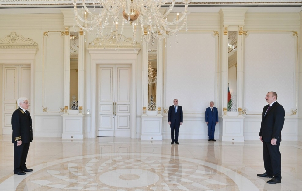 Le nouvel ambassadeur de Russie remet ses lettres de créance au président Ilham Aliyev