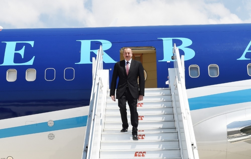 Le président azerbaïdjanais Ilham Aliyev arrive en visite en Turquie