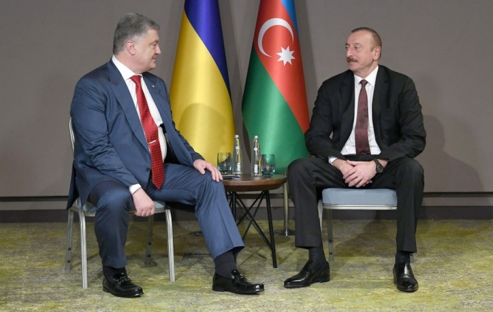 Präsident Ilham Aliyev trifft mit Präsident Petro Poroshenko in Eskisehir