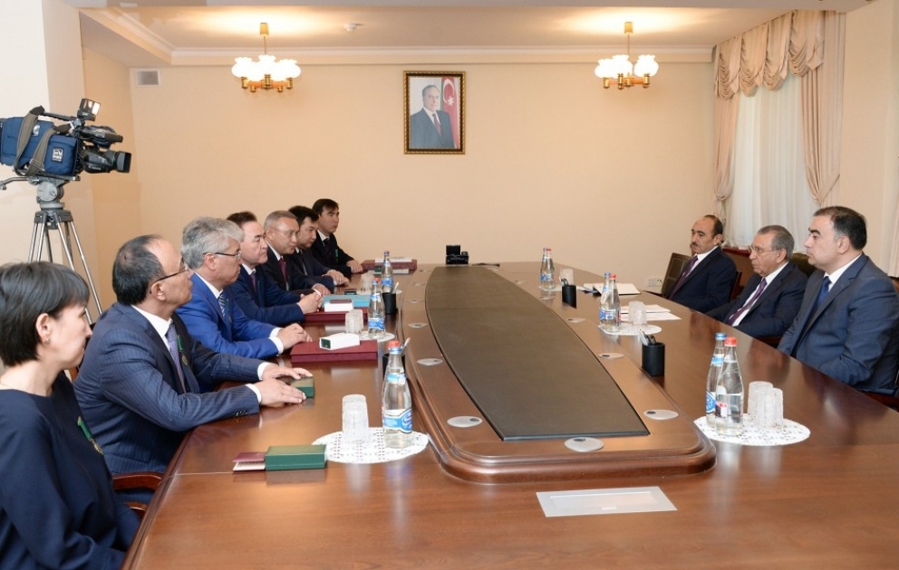 Azərbaycan Prezidenti Administrasiyasının rəhbəri Ramiz Mehdiyev Qazaxıstan nümayəndə heyəti ilə görüşüb