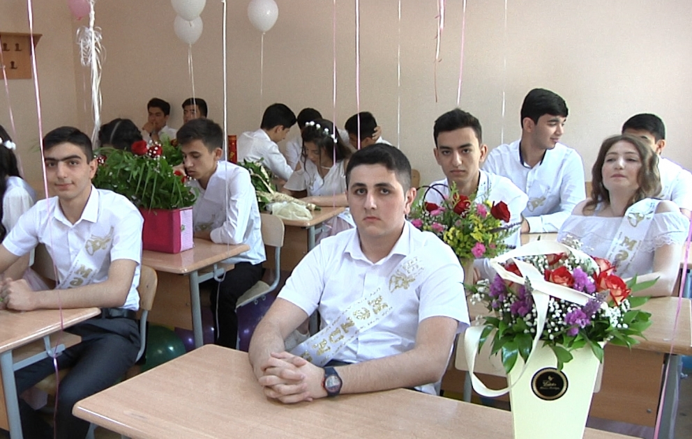 100 nömrəli məktəbdə “son zəng” çalındı