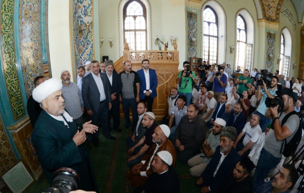 В мечети Тезепир совершен намаз по случаю праздника Рамазан
