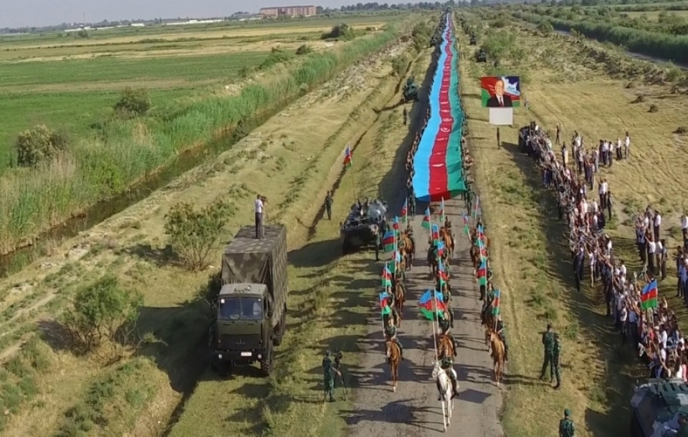 Госпогранслужба отметила День национального спасения шествием в Евлахском районе