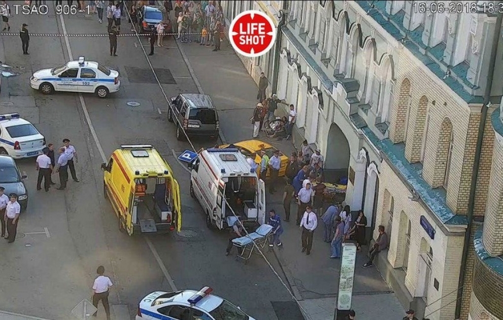 Moskvanın mərkəzində taksi bir qrup meksikalı azarkeşə çırpılıb