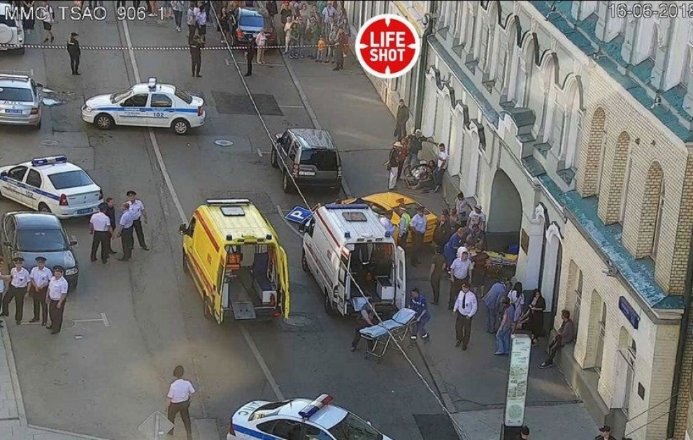 Такси в Москве въехало в болельщиков из Мексики