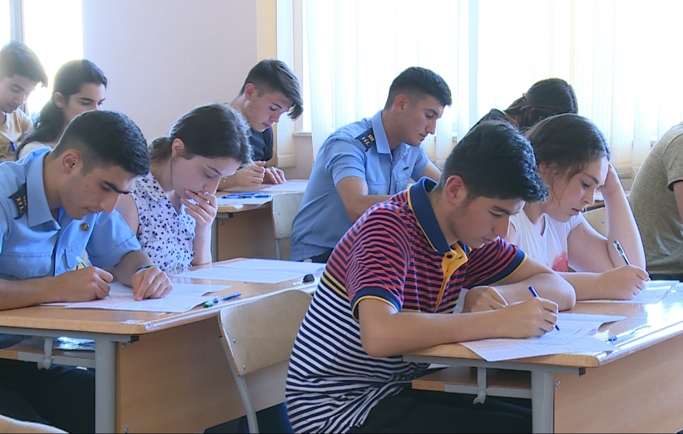 Bu gün 64800 şagird üçün buraxılış imtahanı keçirilib