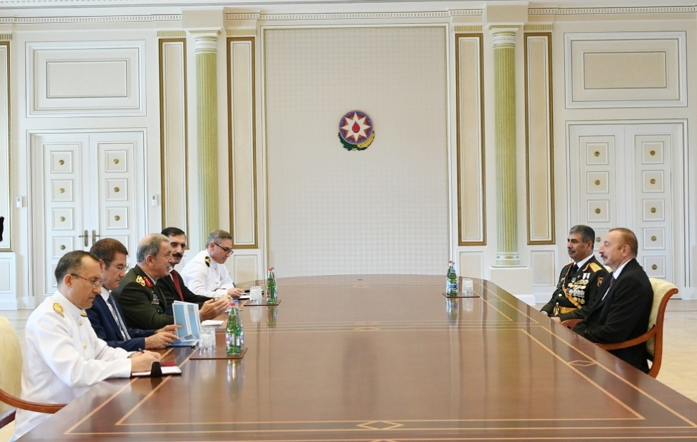 Le président de la République reçoit le chef d'étét-major des armées et le ministre de la Défense de la Turquie