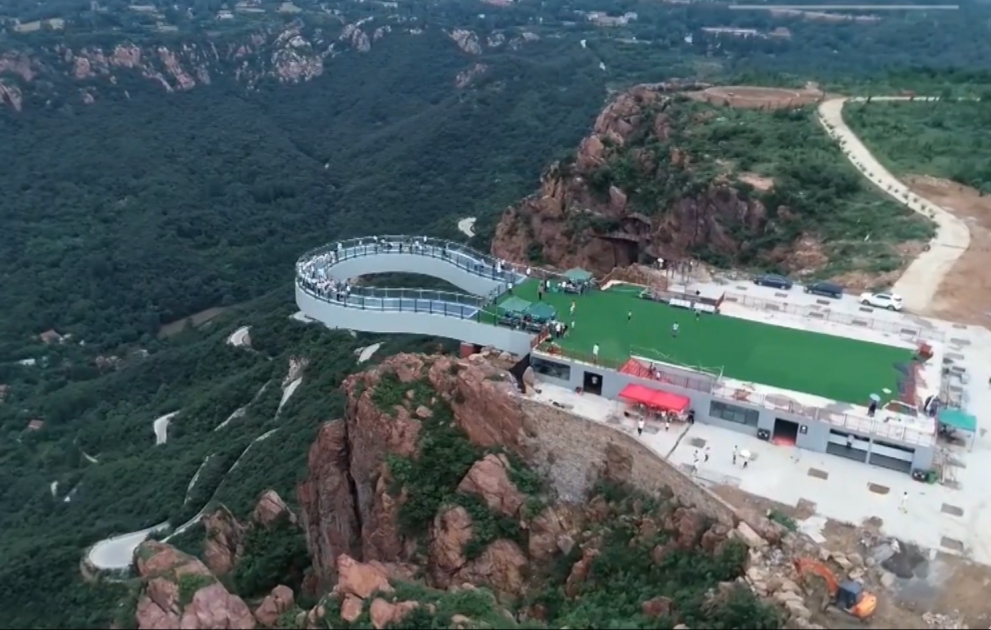 World's longest horseshoe-shaped glass skywalk opens in Henan