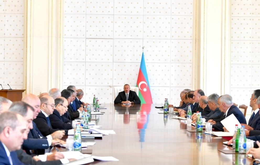 Prezident İlham Əliyevin sədrliyi ilə Nazirlər Kabinetinin 2018-ci ilin birinci yarısının sosial-iqtisadi inkişafının yekunlarına və qarşıda duran vəzifələrə həsr olunan iclası keçirilib