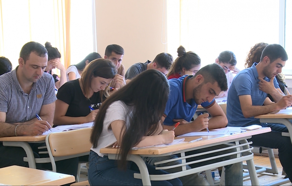 Bu gün 26014 abituriyent üçün növbəti imtahanlar keçirilib