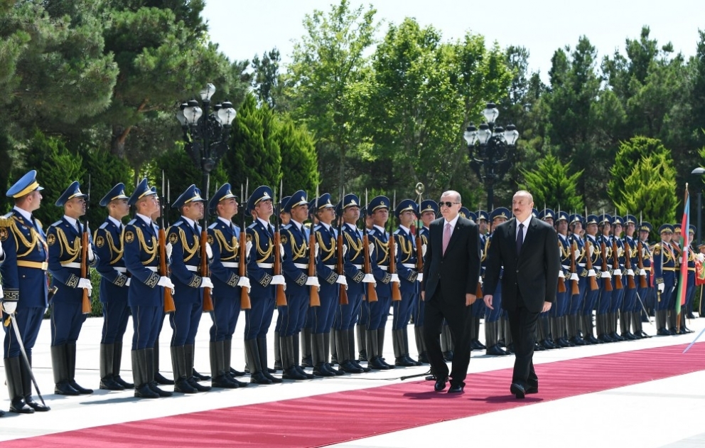 Bakou: cérémonie d’accueil officiel du président turc Recep Tayyip Erdogan